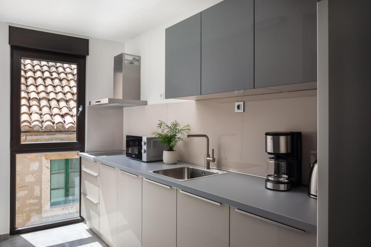 Residence The One - New Komiza Exterior photo