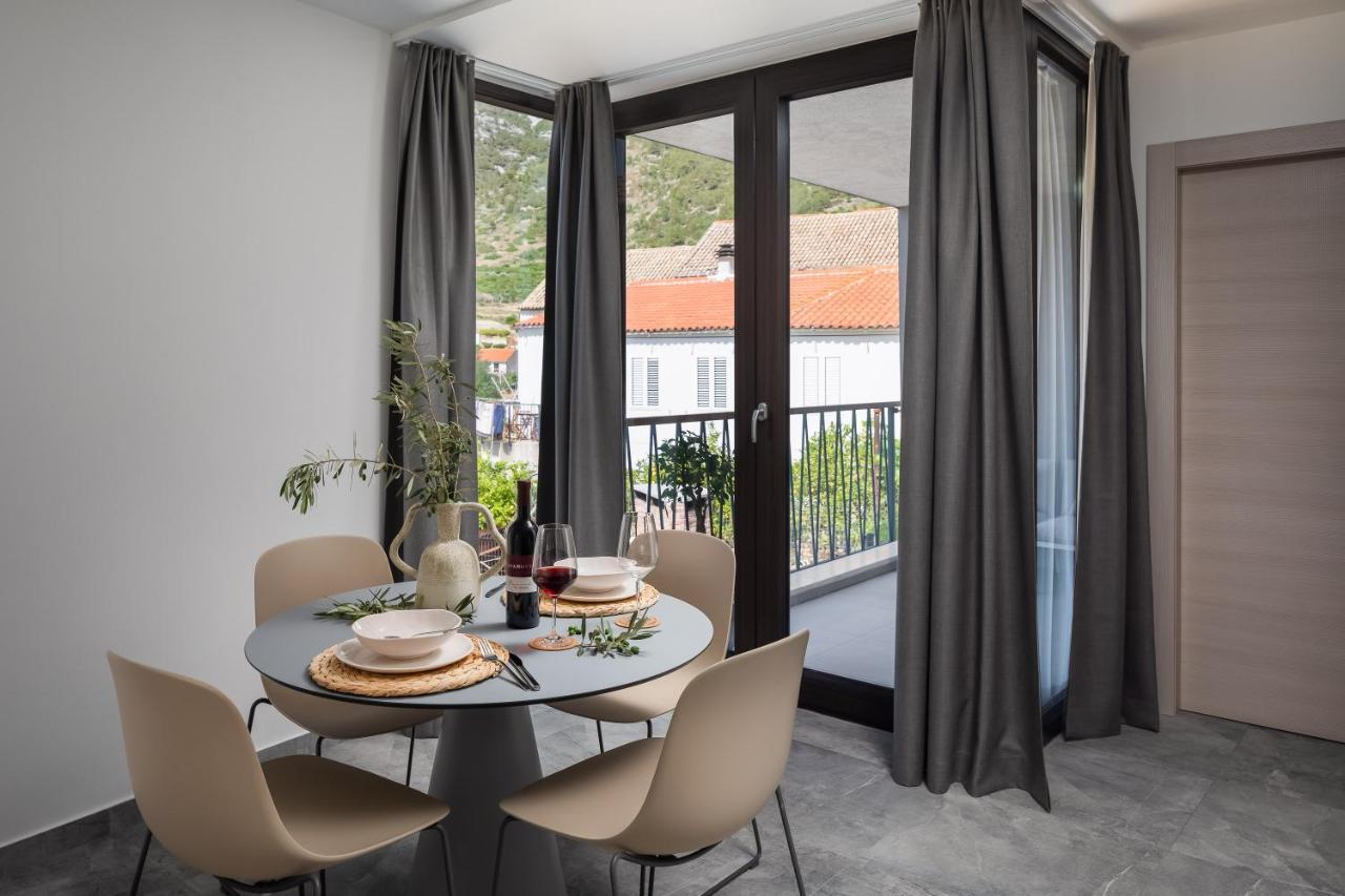 Residence The One - New Komiza Exterior photo