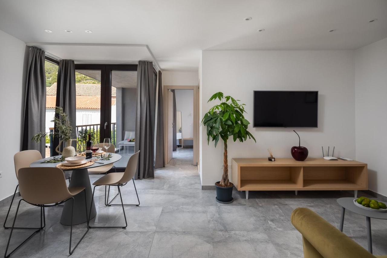 Residence The One - New Komiza Exterior photo