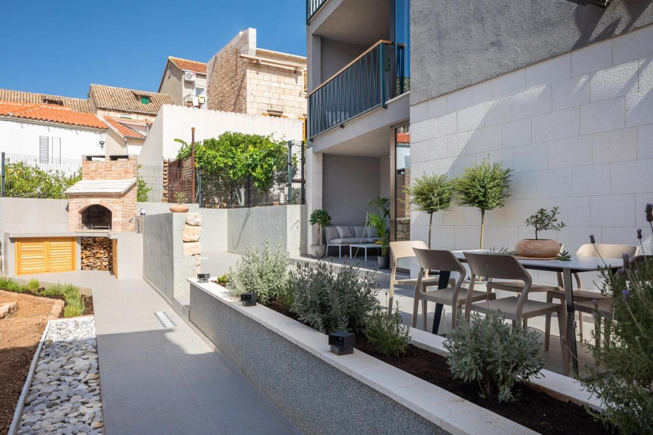 Residence The One - New Komiza Exterior photo
