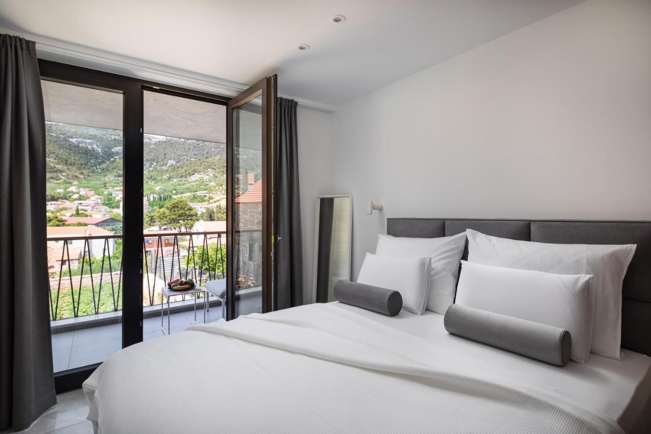 Residence The One - New Komiza Exterior photo