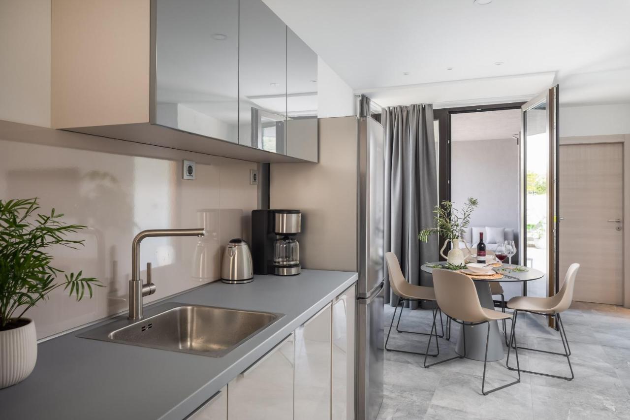 Residence The One - New Komiza Exterior photo