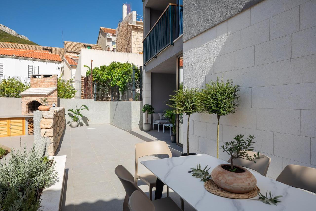 Residence The One - New Komiza Exterior photo
