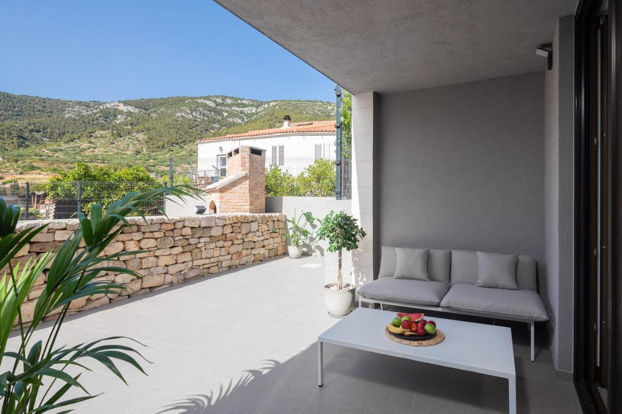 Residence The One - New Komiza Exterior photo