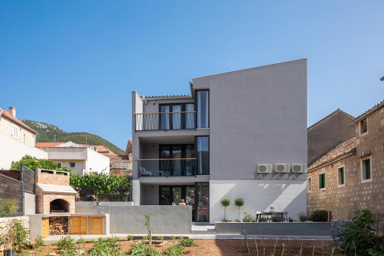 Residence The One - New Komiza Exterior photo
